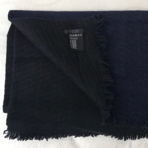 COS double-sided wool scarf Navy & Black